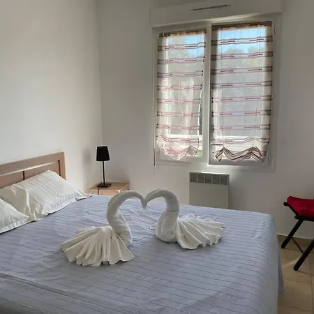 Confort 2-4 Pers 500 M De La Avec Piscine Et Wifi, Clim Apartment *