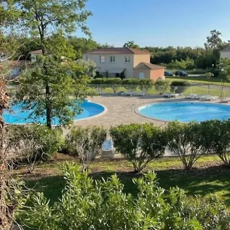 Confort 2-4 Pers 500 M De La Avec Piscine Et Wifi, Clim