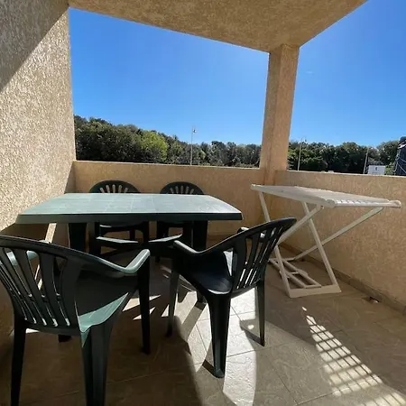 Confort 2-4 Pers 500 M De La Avec Piscine Et Wifi, Clim * Santa-Maria-Poggio (Corsica)