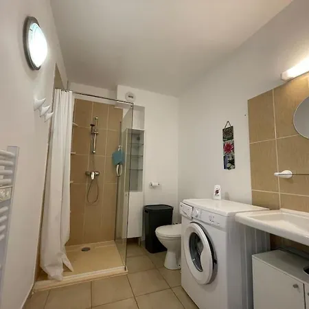 Confort 2-4 Pers 500 M De La Avec Piscine Et Wifi, Clim Apartment *