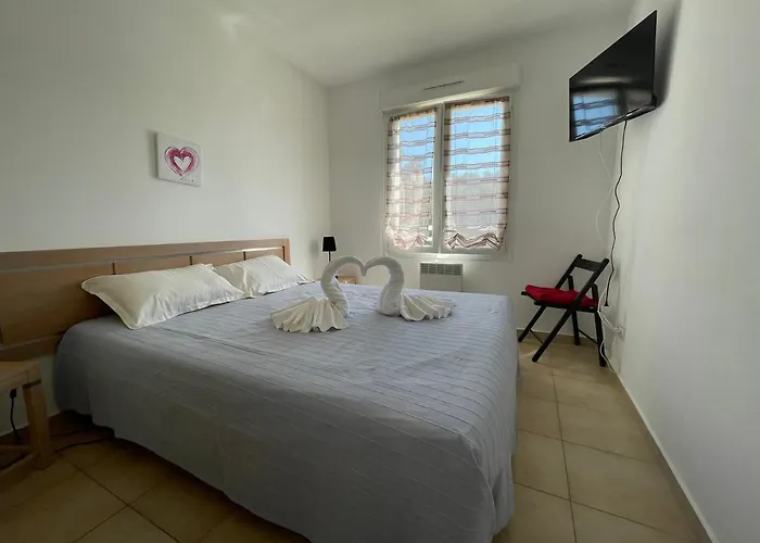 Confort 2-4 Pers 500 M De La Avec Piscine Et Wifi